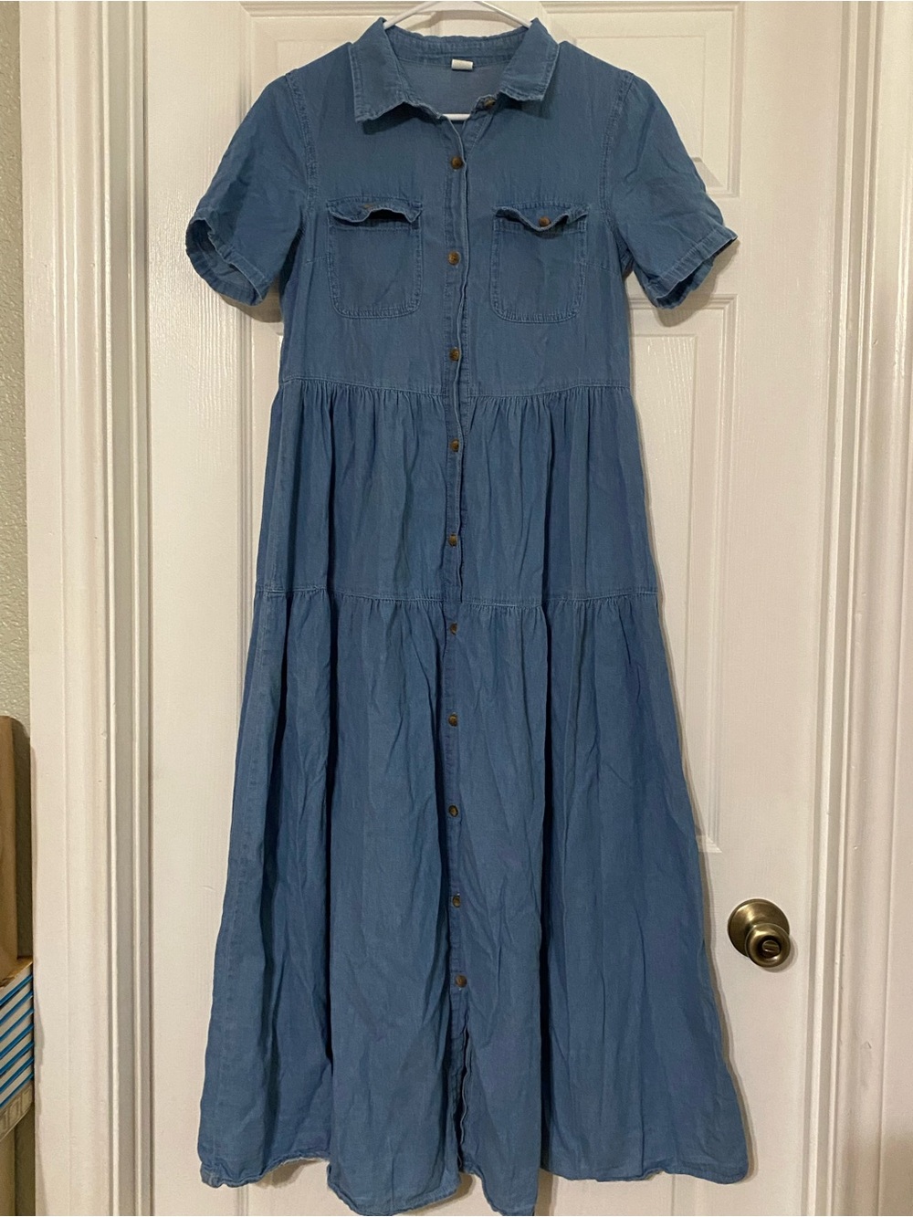 Relaxed Blue Button-Front Maxi Dress with Short Sleeves